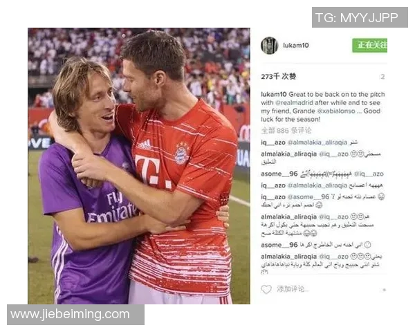 大叔与篮球明星亲密合影瞬间展现青春活力与热血梦想