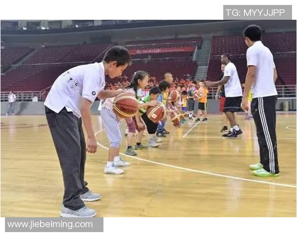篮球明星jb身高与体重揭秘探索他在赛场上的优势与影响力 篮球明星jb身高与体重揭秘探索他在赛场上的优势与影响力